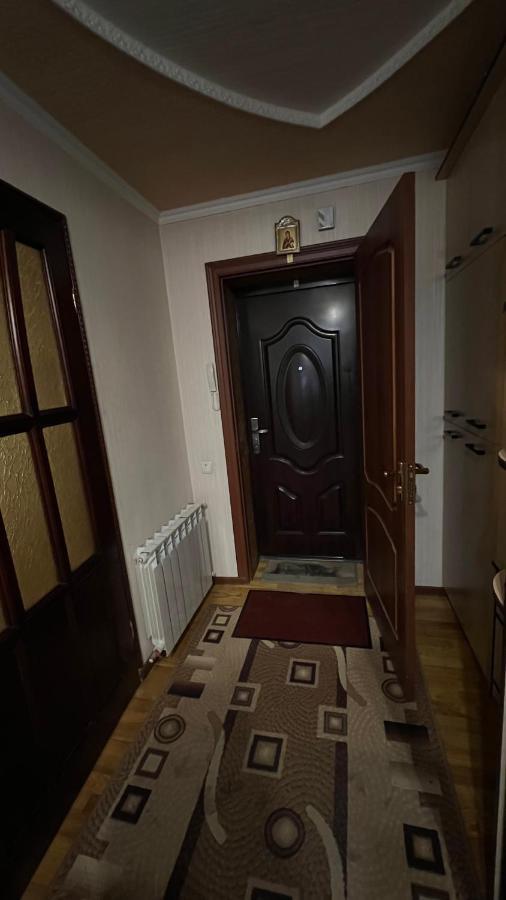 Просторі Та Комфортні Апартаменти «Д.І.М.» Kamianets-Podilskyi Ngoại thất bức ảnh