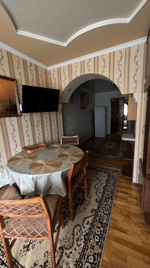 Просторі Та Комфортні Апартаменти «Д.І.М.» Kamianets-Podilskyi Ngoại thất bức ảnh